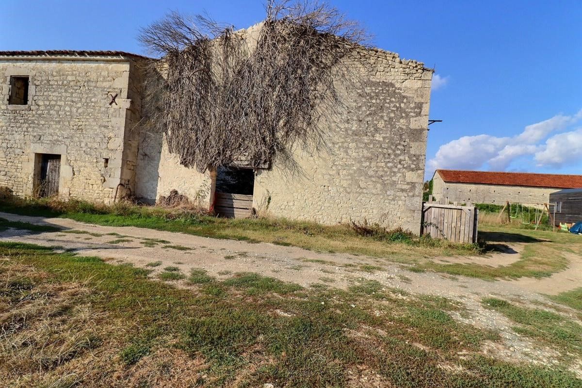 Terrains à vendre à Saint Hilaire la Palud 79210