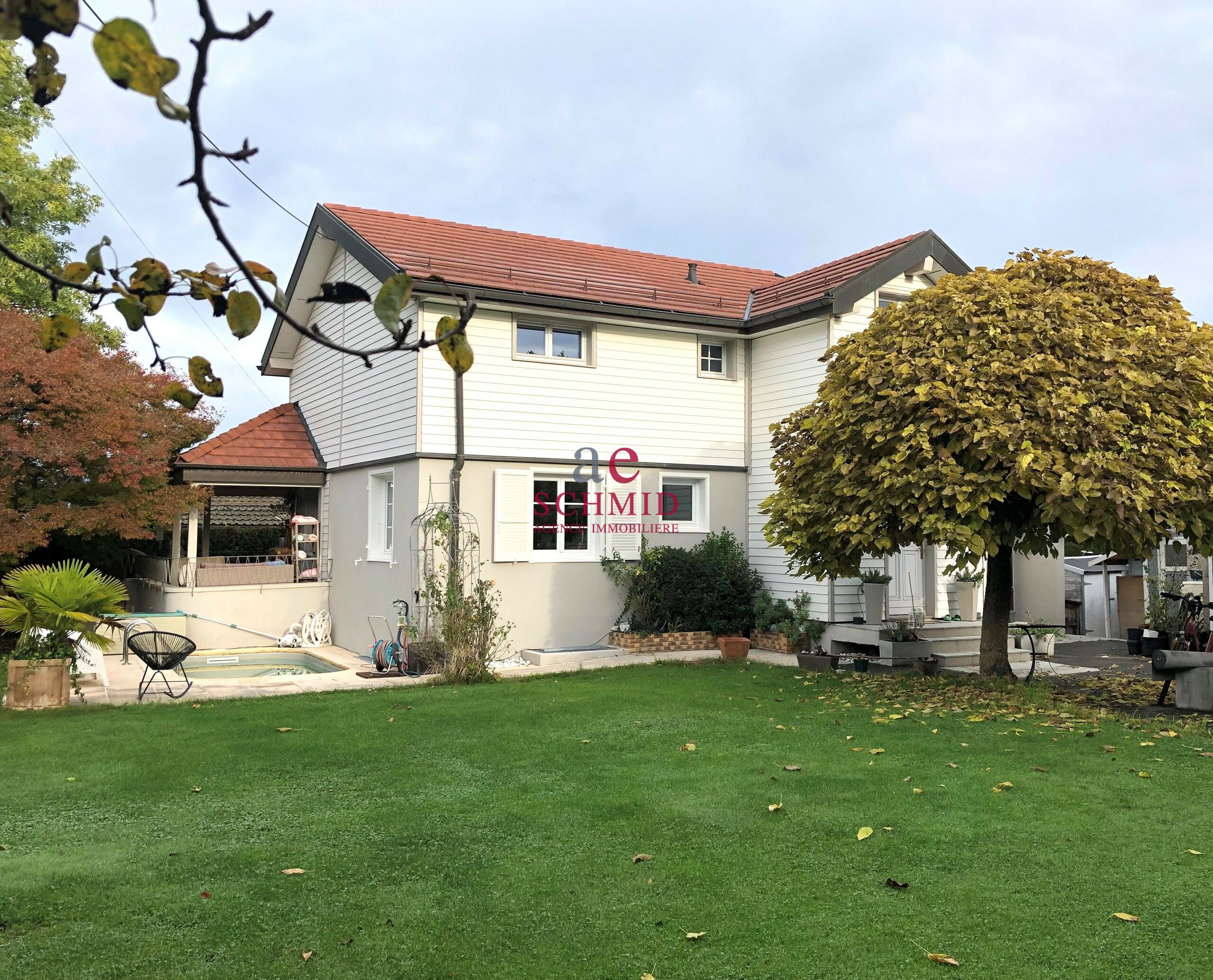 MAISON RIVE GAUCHE intelligence overview