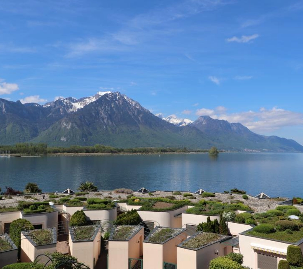 AU BORD DU LAC AVEC VUE PANORAMIQUE