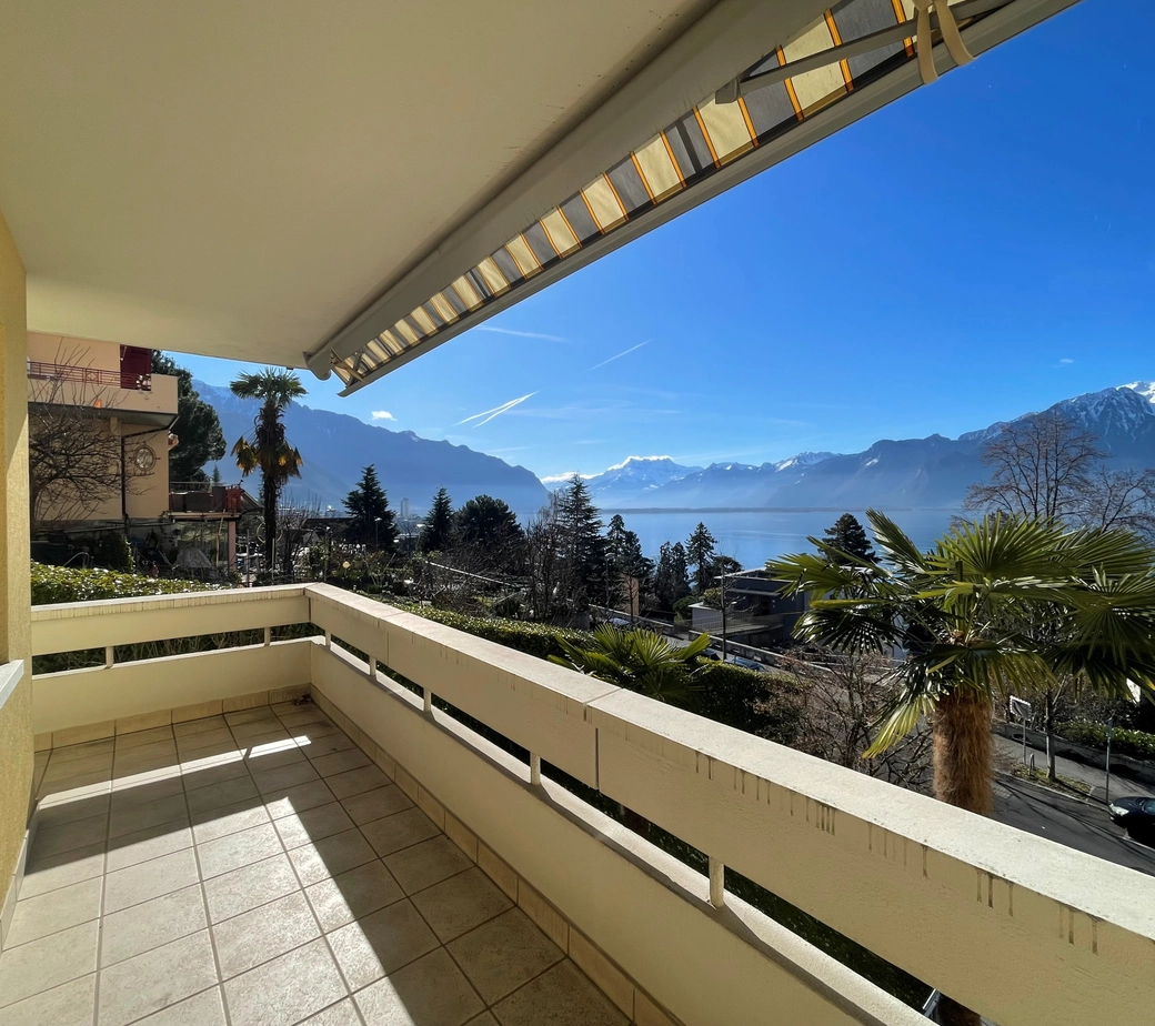JOLI APPARTEMENT DE 4,5 PIECES AVEC VUE PANORAMIQUE IMPRENABLE SUR LE LAC LEMAN ET LES MONTAGNES