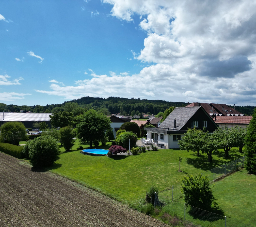 Grand jardin, individuelle et ensoleillée