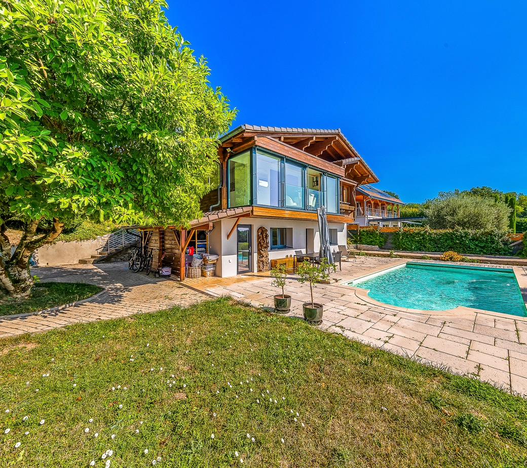 Très belle villa avec vue panoramique sur le lac & le Mt-Blanc!