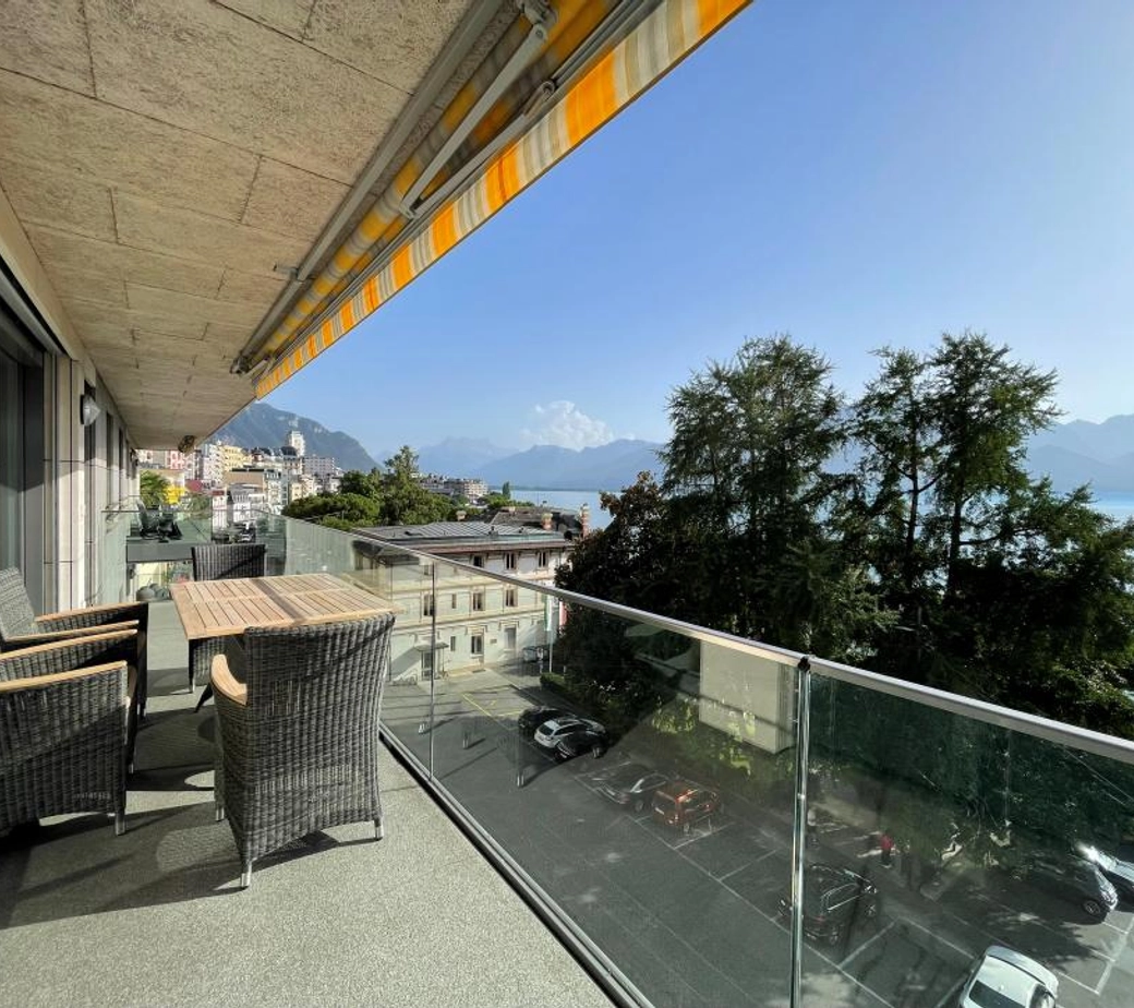 OPPORTUNITE - ATTIQUE DE 4,5 PIECES SPACIEUX AU CENTRE AVEC VUE PANORAMIQUE