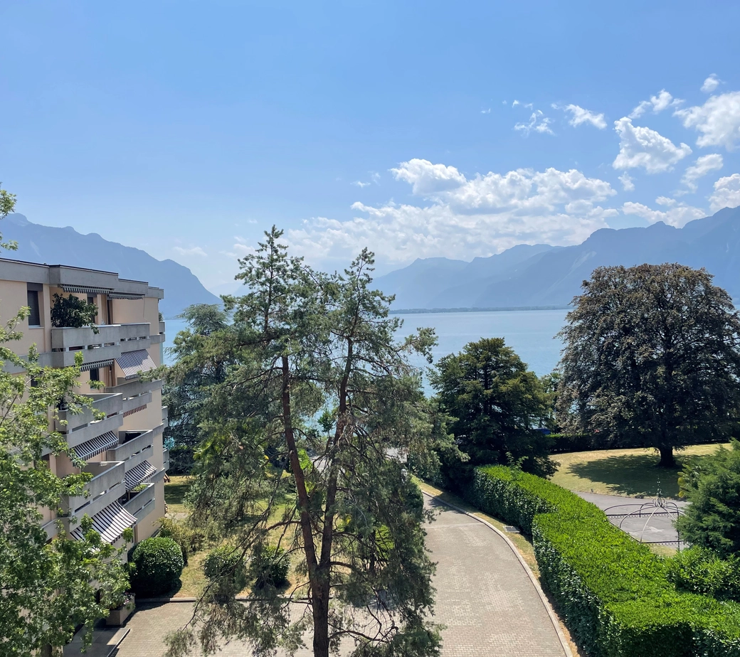 APPARTEMENT DE 1,5 PIECES IDEALEMENT SITUE AVEC TRES BELLE VUE DAGAGEE SUR LE LAC ET LES MONTAGNES A 150 M DES QUAIS DE MONTREUX