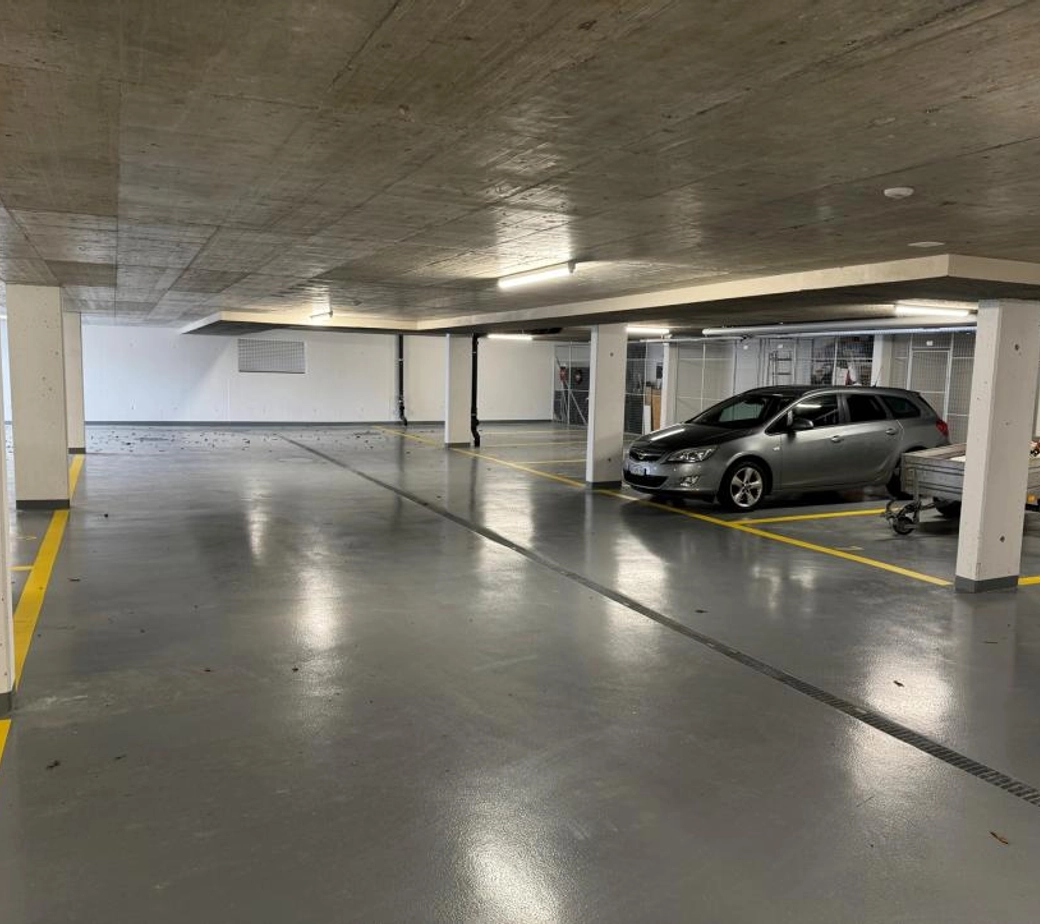 Place moto intérieure à louer