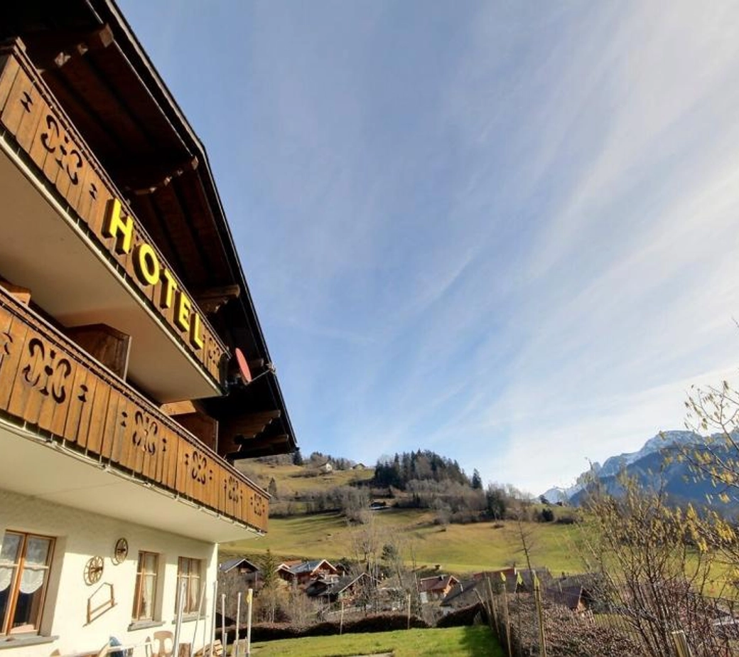 Grand chalet à vendre à Rossinière !