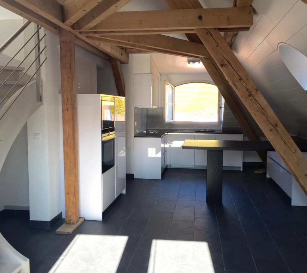 DUPLEX AVEC CACHET AU CENTRE D'AIGLE