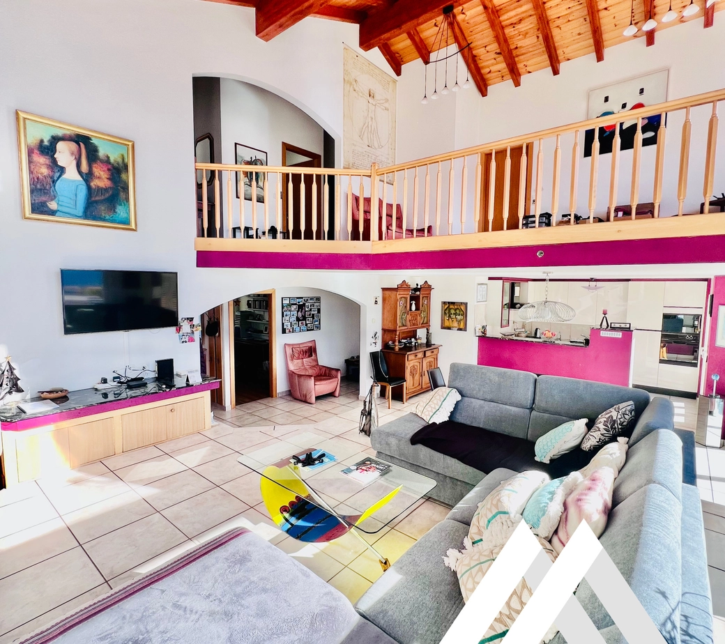 VILLA D'ARCHITECTE 6.5 PCES, EN BORDURE DE FORÊT ! AVEN