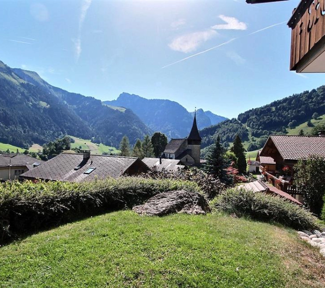 Grand chalet à vendre à Rossinière !