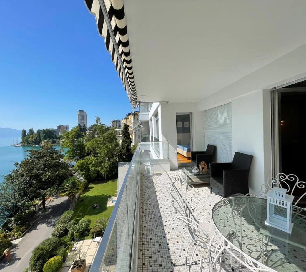 APPARTEMENT DE 4,5 PIECES AVEC TRES BELLE VUE ET SITUATION UNIQUE  AU BORD DU LAC