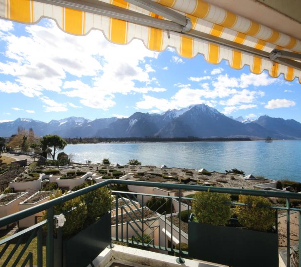 AU BORD DU LAC AVEC VUE PANORAMIQUE