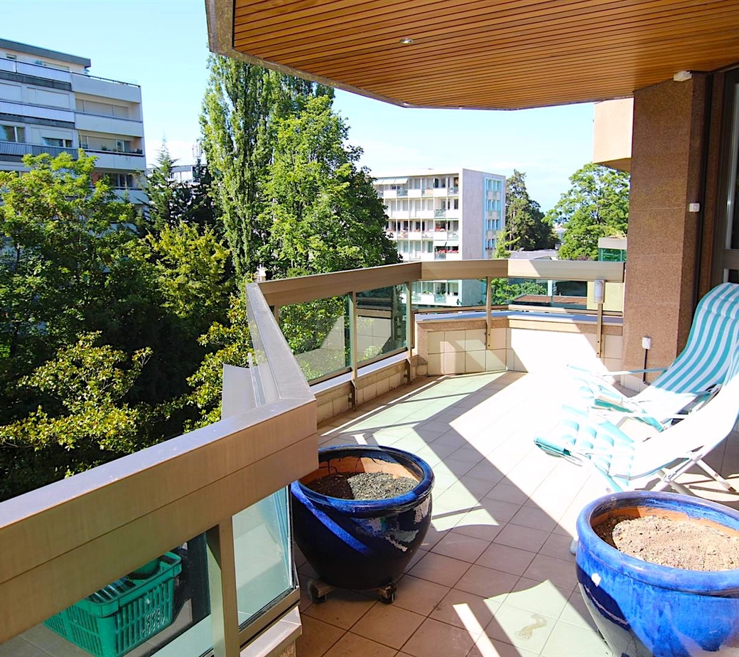 AU CALME ET EN EXCLUSIVITÉ  | APPARTEMENT 6 PIÈCES PROCHE (ECOLINT)