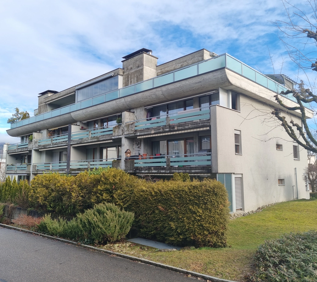 Charmante 4.5 Zimmer-Erdgeschosswohnung mit sonnigem Sitzplatz