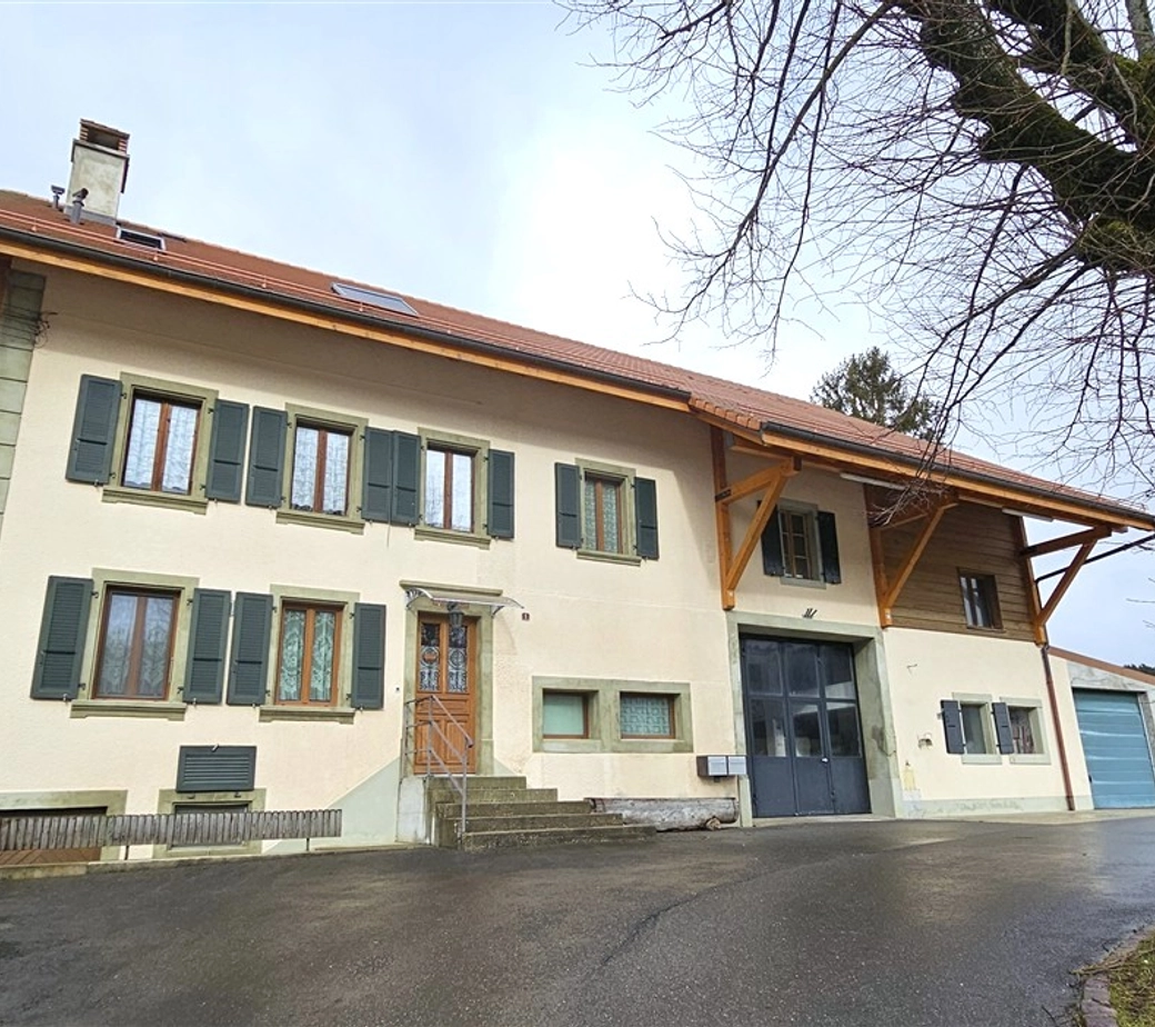 Ancienne ferme de 2 logements et un grand dépôt