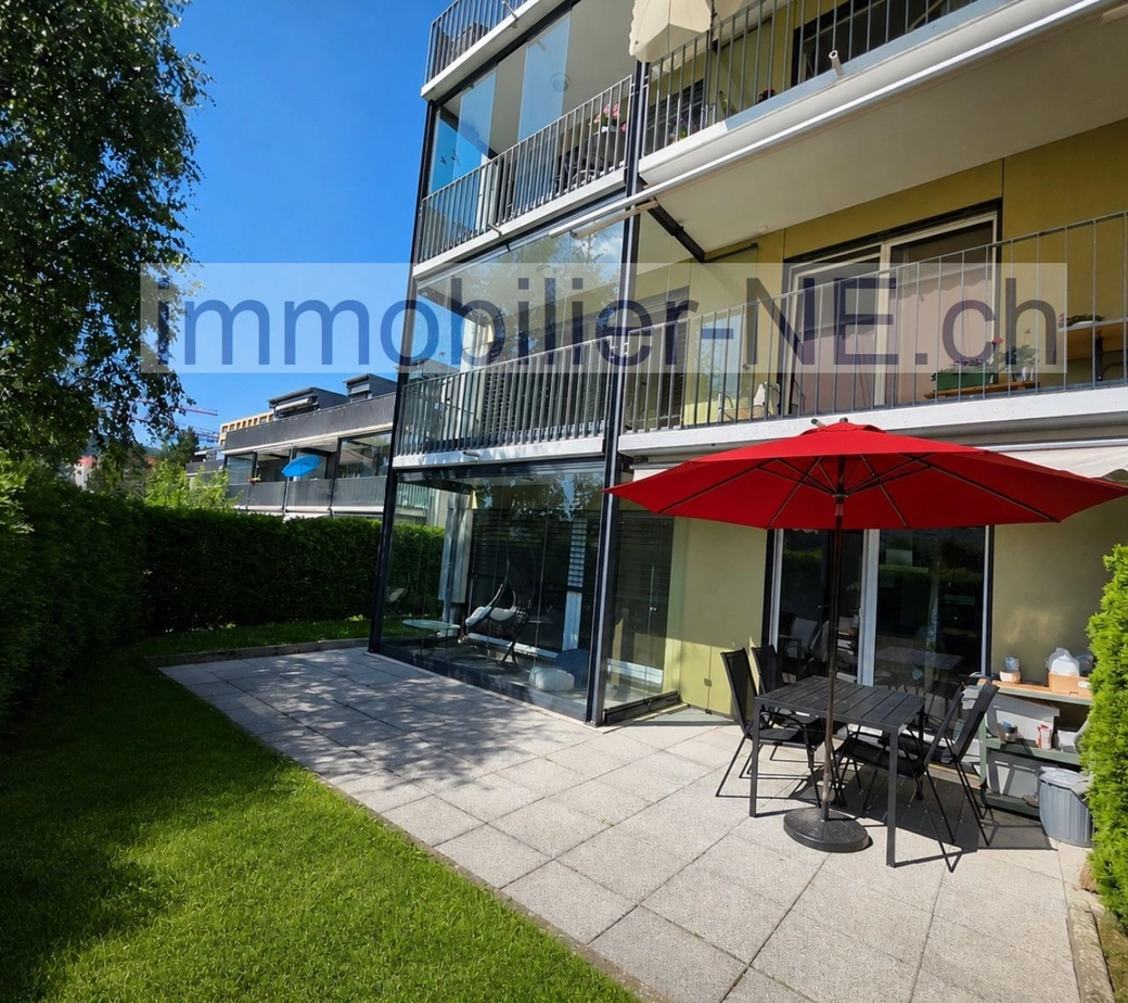 Bel appartement de 3,5 pièces, bénéficiant d’un jardin privatif et d’une place de parc intérieure