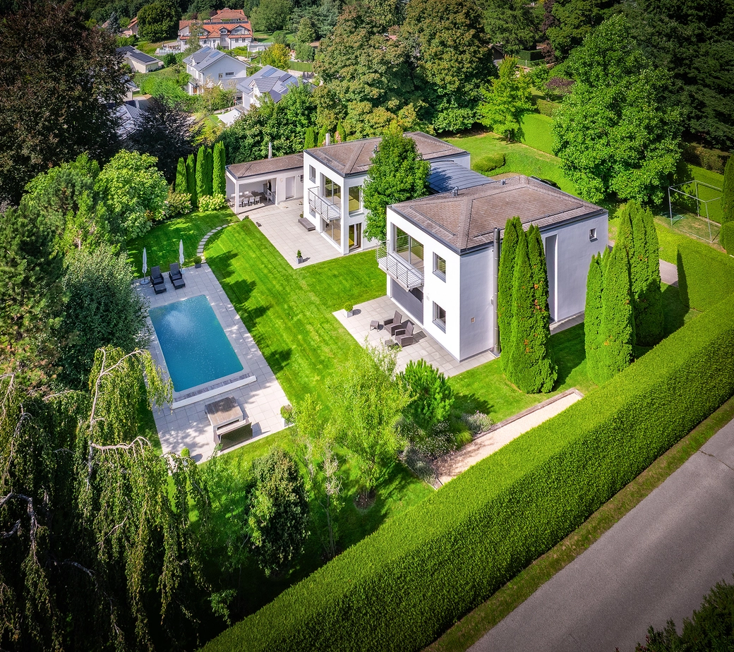 Villa d’architecte contemporaine avec piscine dans un écrin de verdure