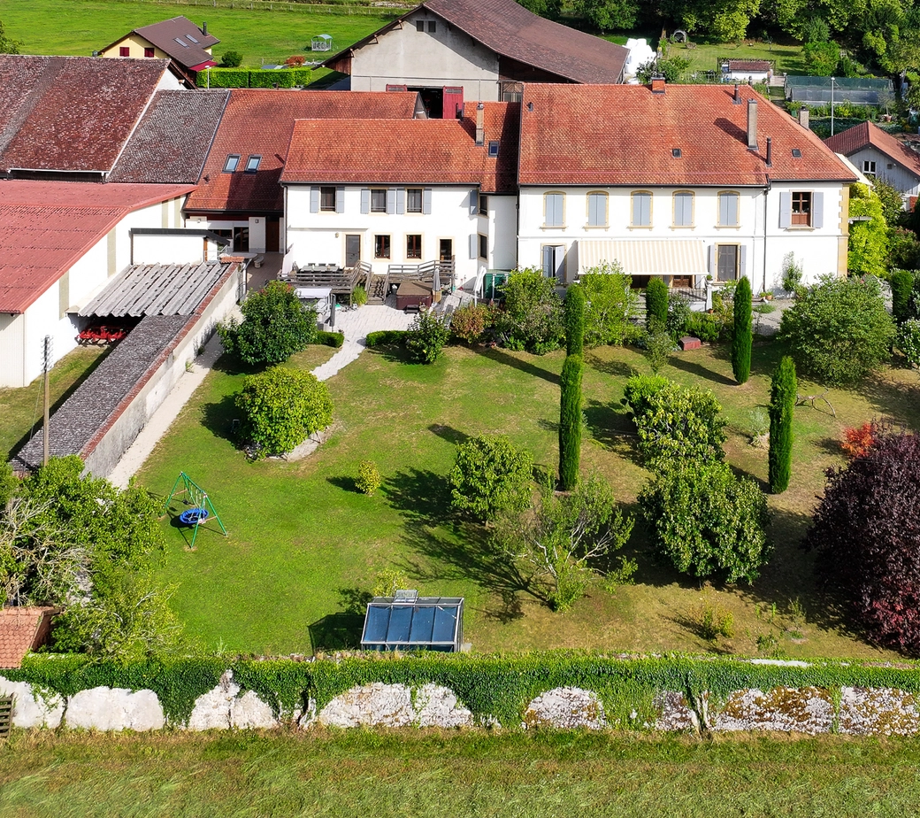 Votre nouvelle vie commence ici, dans un cadre chaleureux où espace, lumière, charme et confort se rencontrent !