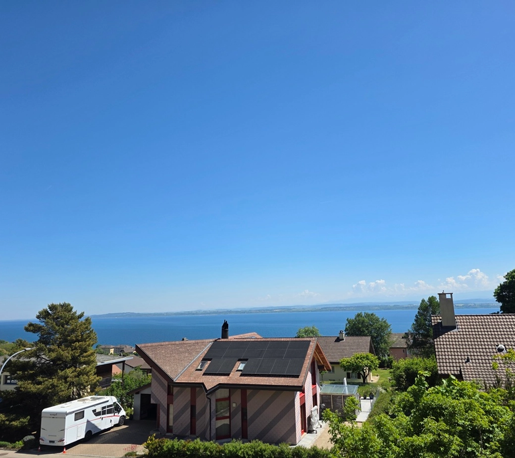 Appartement 4.5 pièces lumineux avec balcon et vue sur le lac