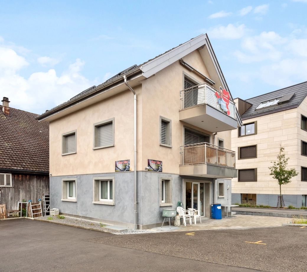 Attraktives Wohngebäude zu verkaufen in Wilen b. Wollerau
