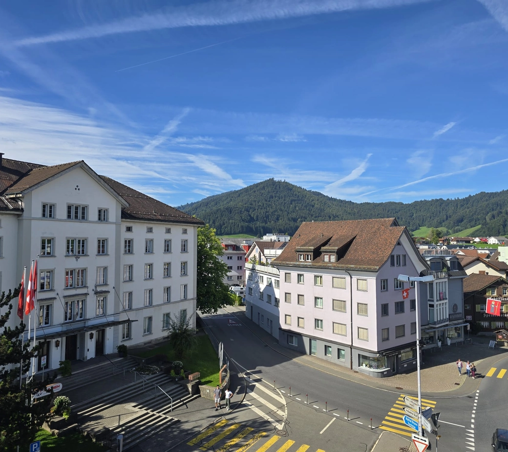 Exklusive Attika-Duplexwohnung in Einsiedeln – Wohnen auf höchstem Niveau