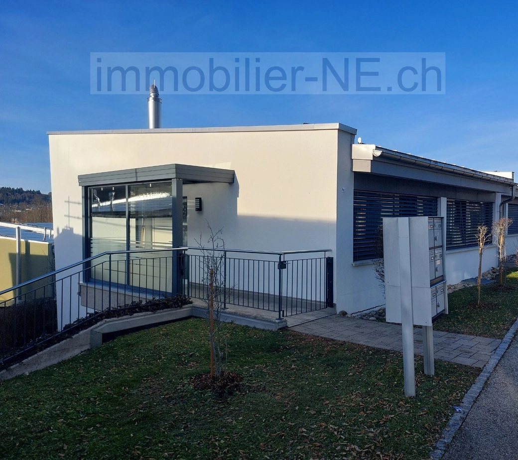 SUPERBE VILLA CONTEMPORAINE DOTÉE D’UNE VASTE BAIE VITRÉE