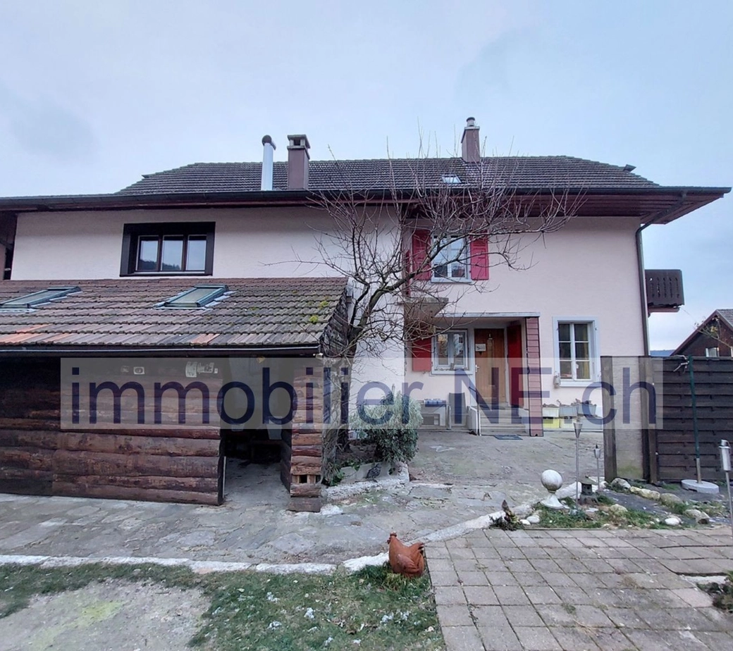 Grande maison avec vue sur le lac et possibilité d'aménagement