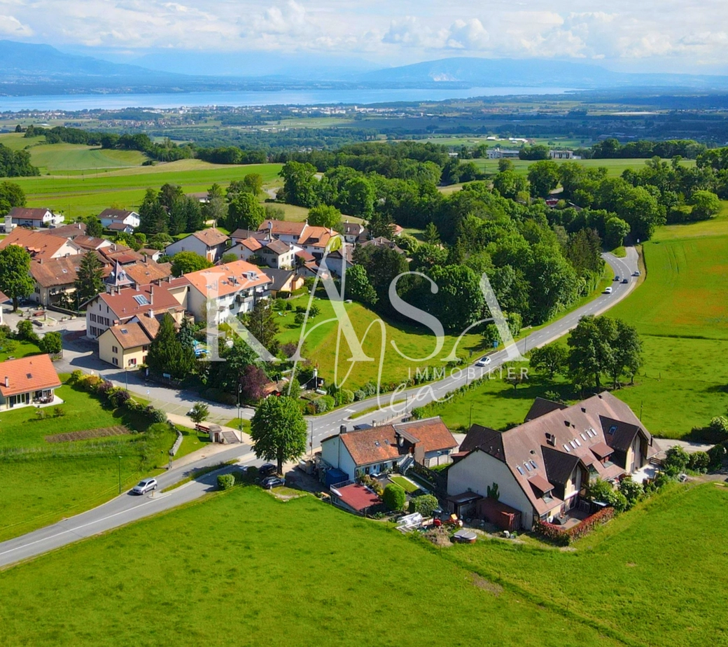 Spacieux duplex traversant - Locataire en place et revenu immédiat