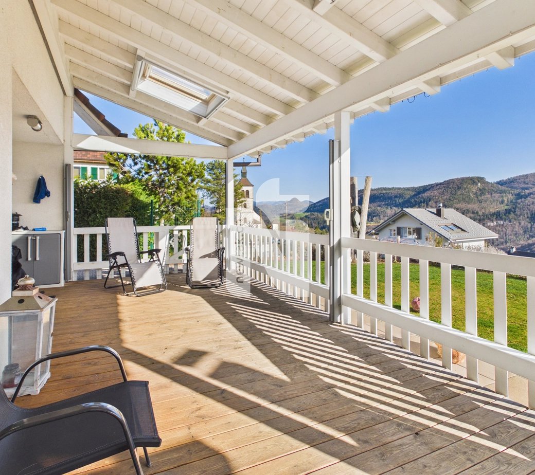 Modern renoviertes autarkes Haus mit riesiger Terrasse und atemberaubendem Ausblick