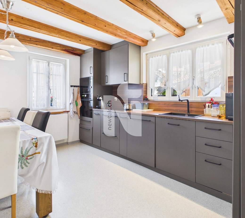 Dorf Idylle, Zentral, viel Potenzial und mit 2.5 Zimmer Einliegerwohnung (Generationenhaus)