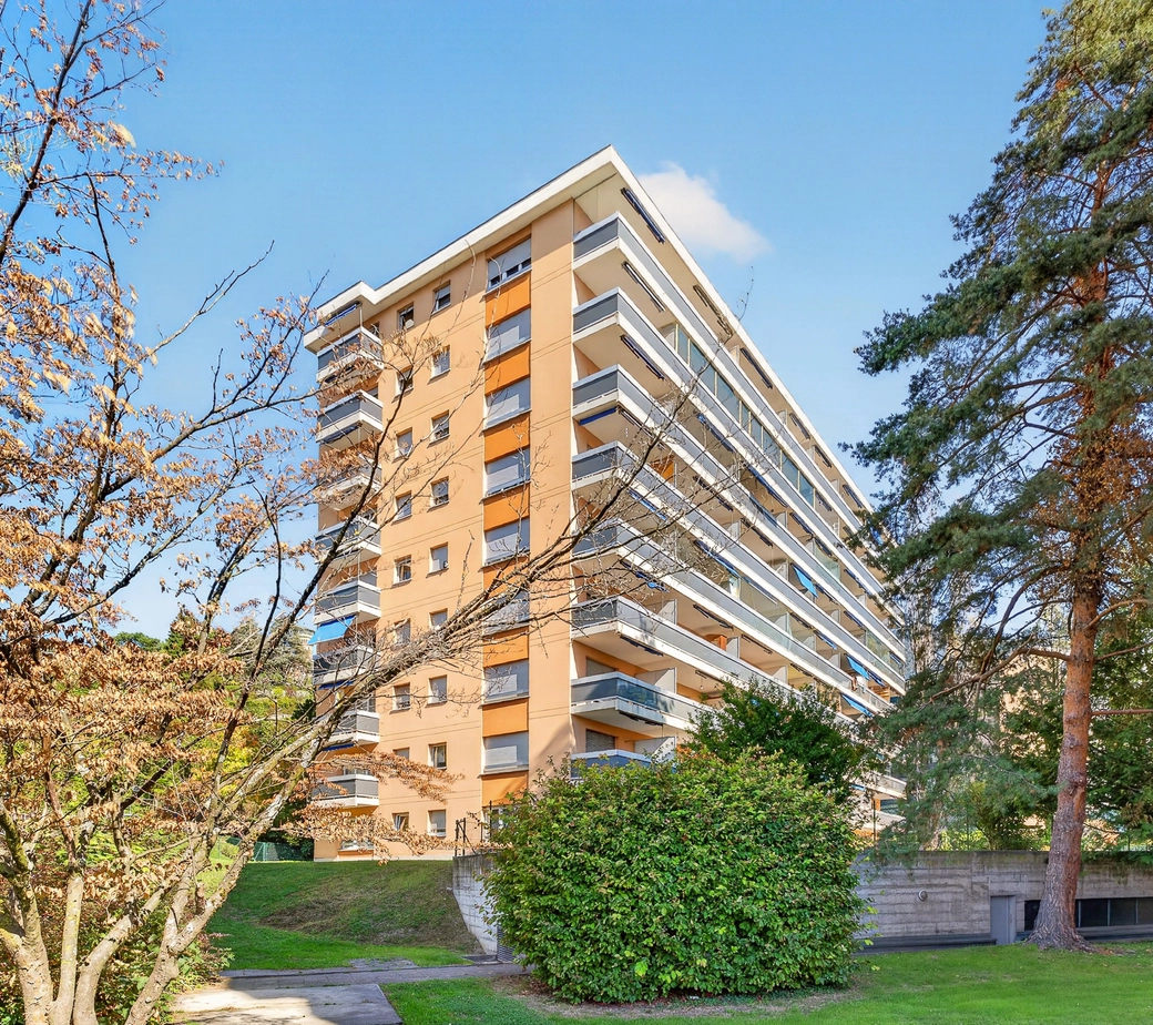 Studio avec grand balcon à deux pas du lac