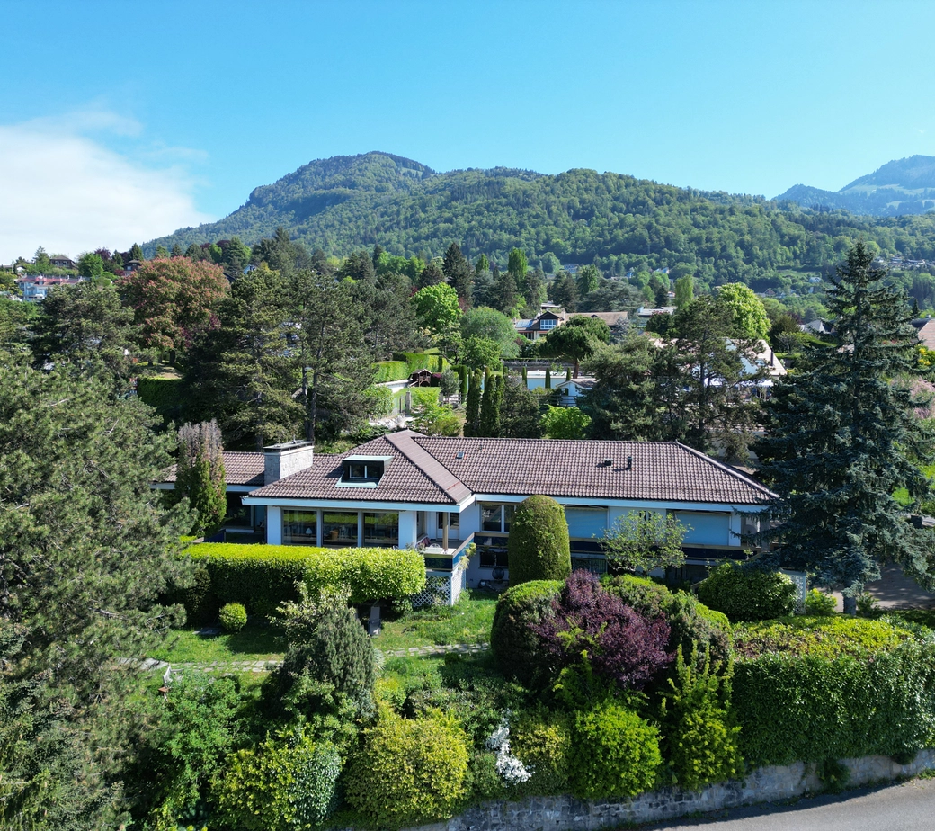 BELLE PROPRIETE DE 12 PIECES AVEC UNE PISCINE ET UNE VUE PANORAMIQUE GRANDIOSE