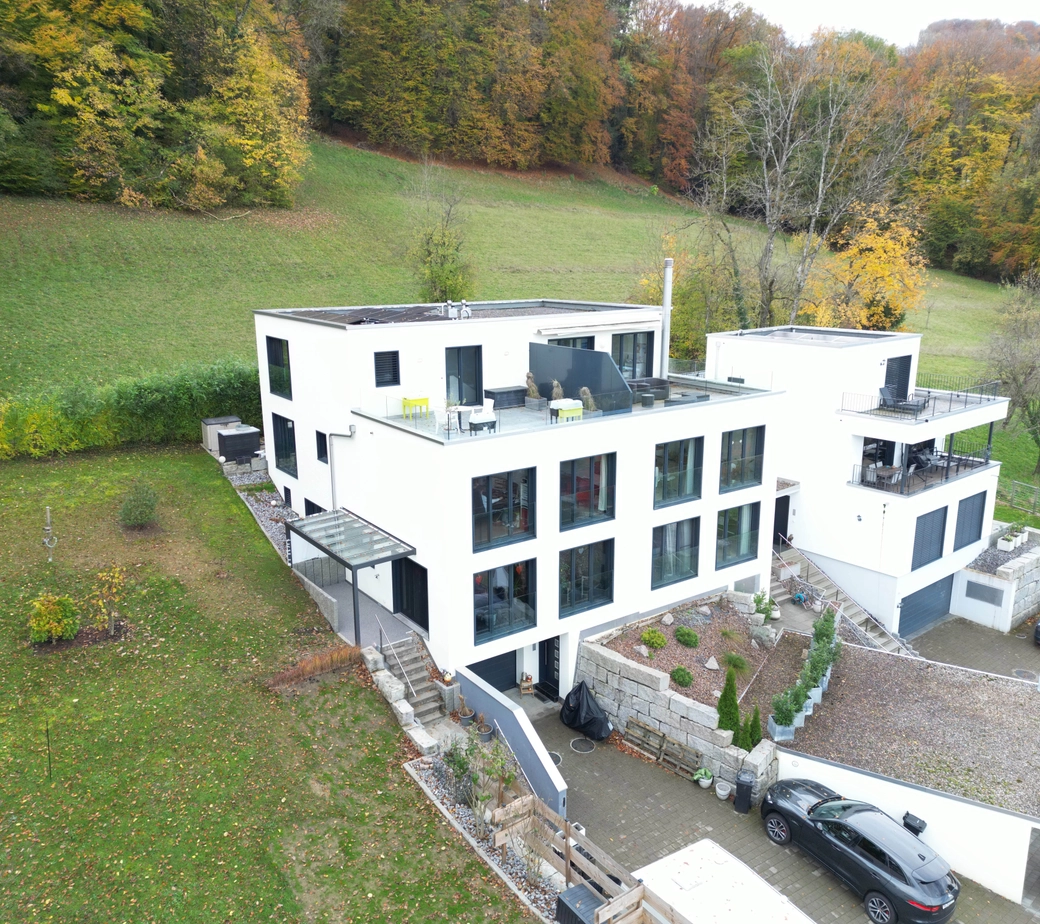 Exklusive Doppelhaushälfte, mit Weitsicht über die Landesgrenze