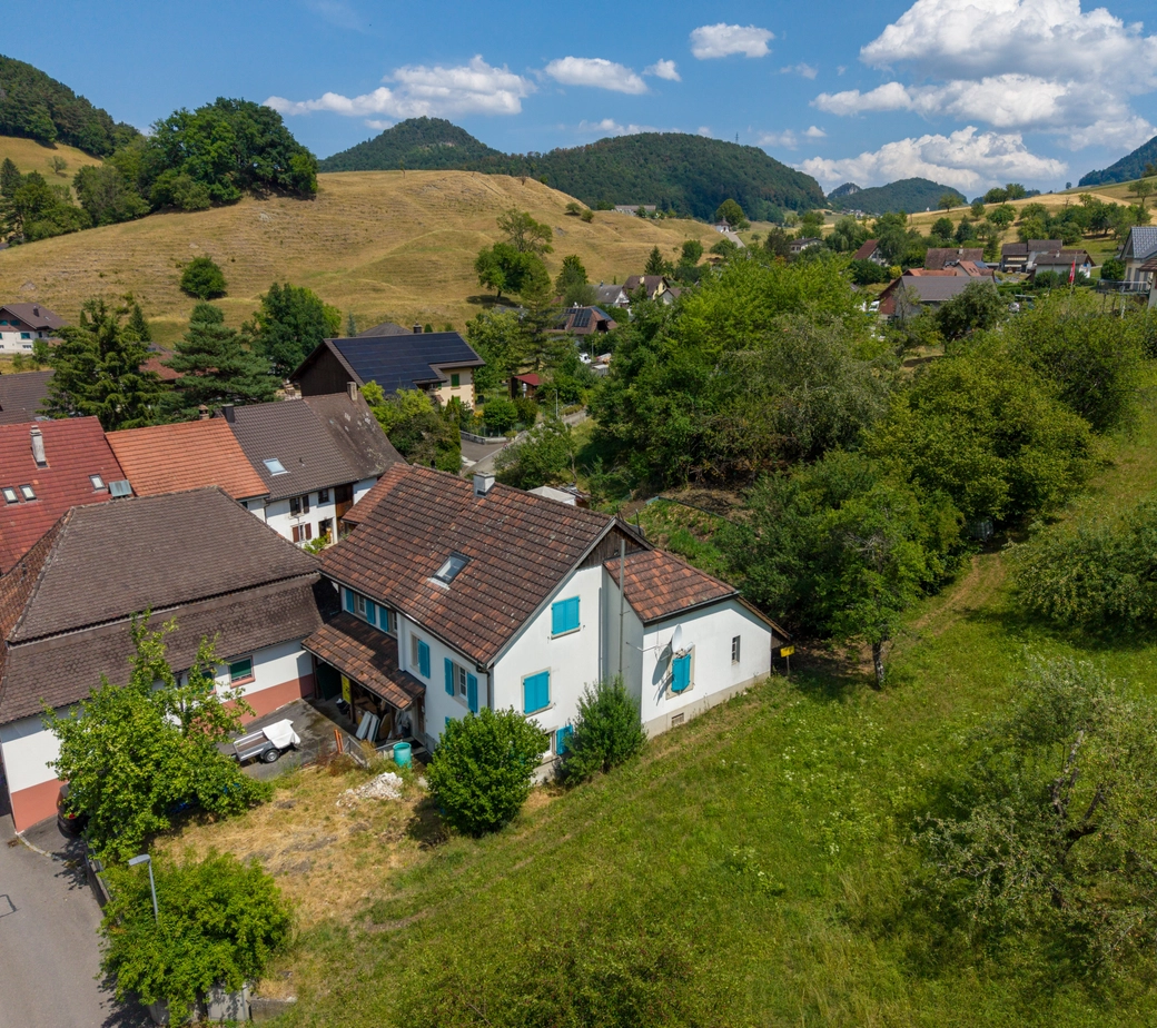 Freistehendes, familienfreundliches Einfamilienhaus mit grossem Garten und Blick ins Grüne