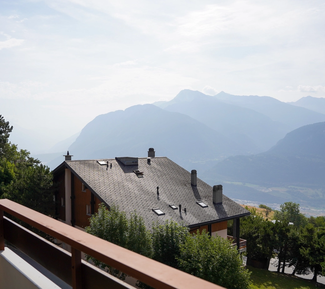 CHARMANT APPARTEMENT DE 3.5 PIÈCES AVEC VUE IMPRENABLE SUR LES ALPES À CHERMGINON D’EN HAUT