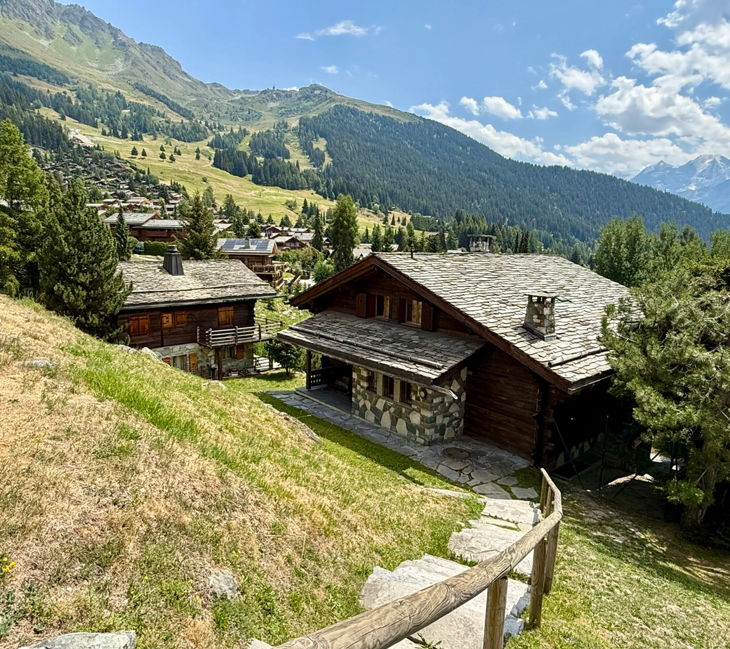 Exclusivité - Propriété rare - Splendide chalet et grande parcelle constructible