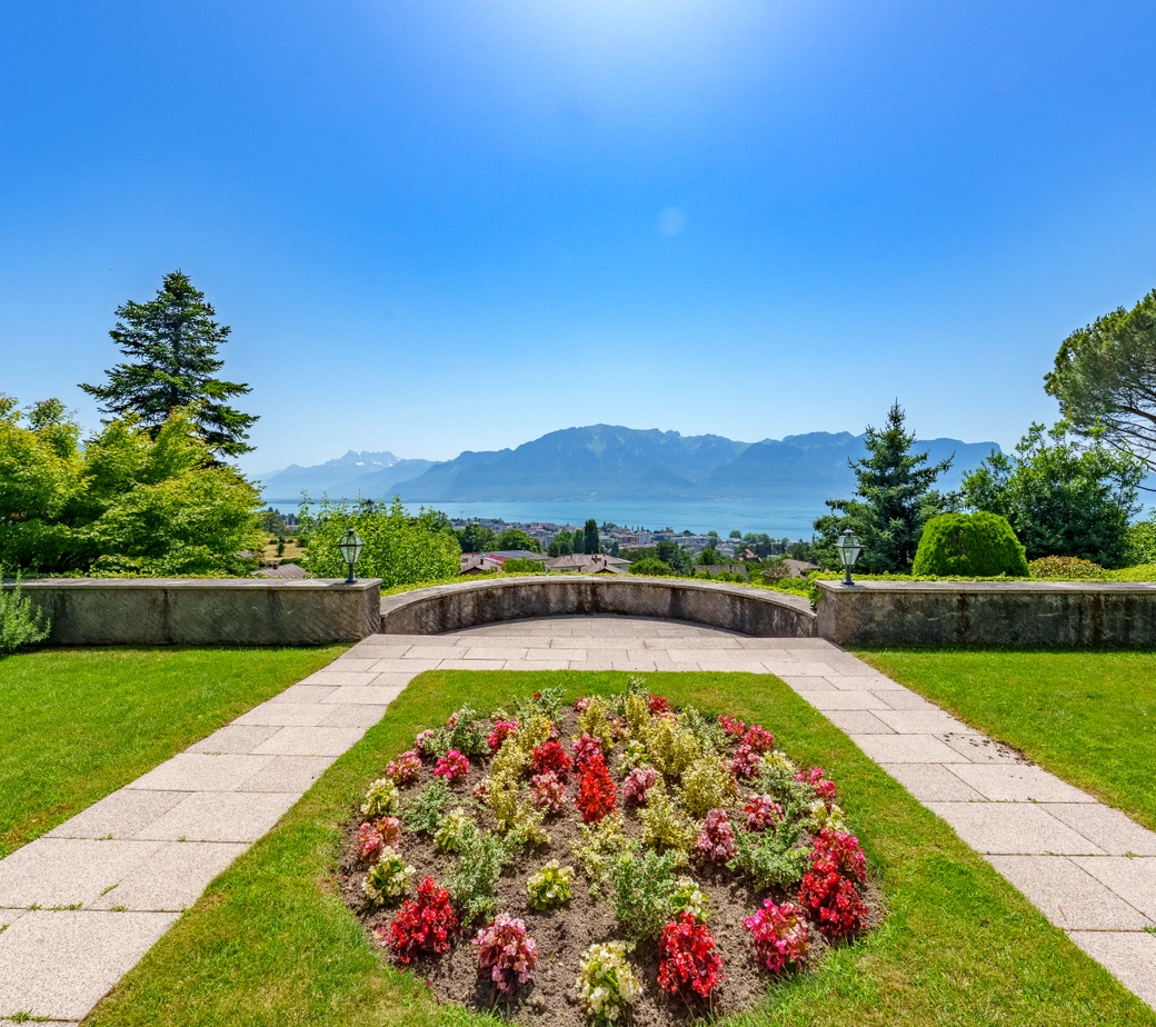 Villa d'exception, vue époustouflante sur le lac et les Alpes, situation idéale !