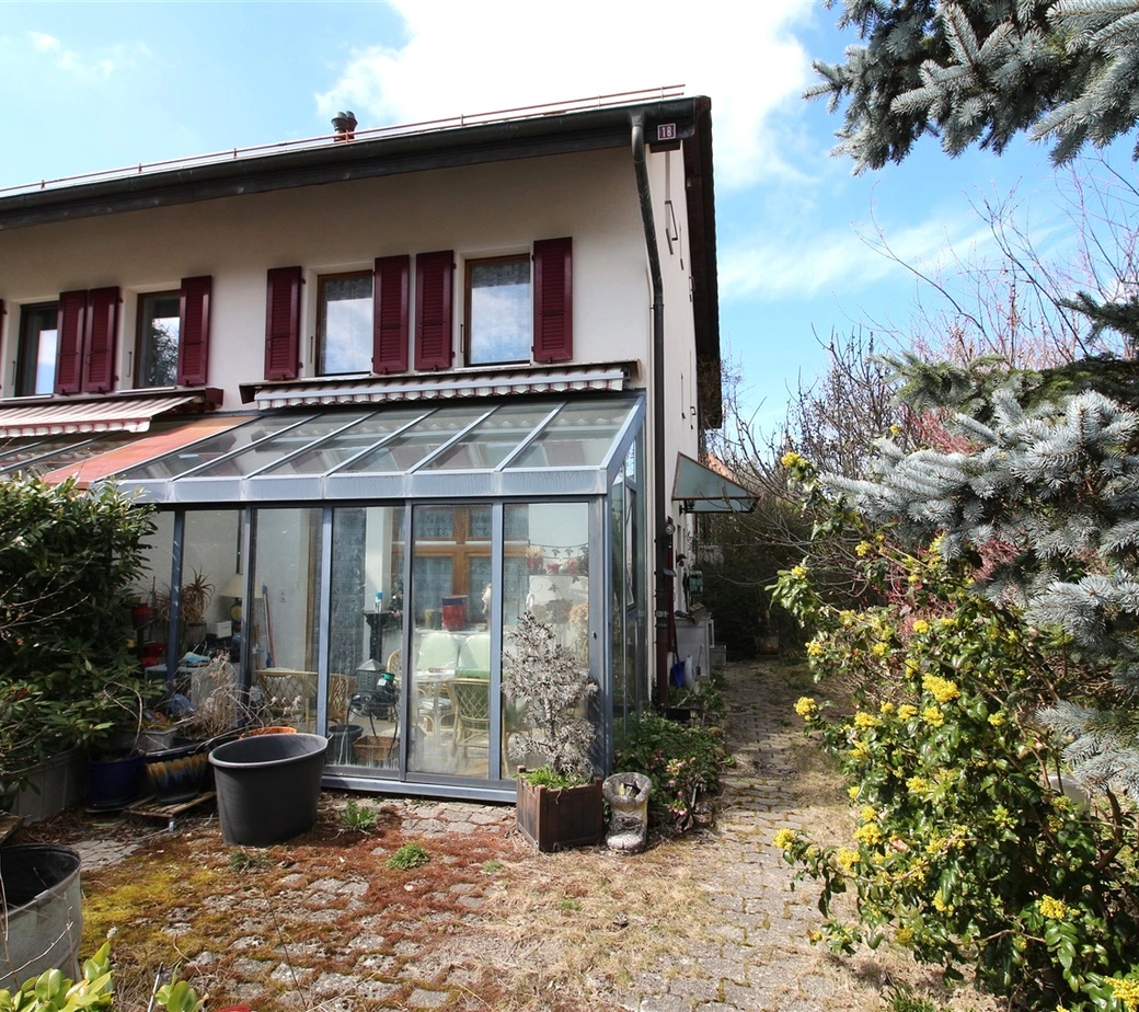 Charmante villa jumelle avec jardin