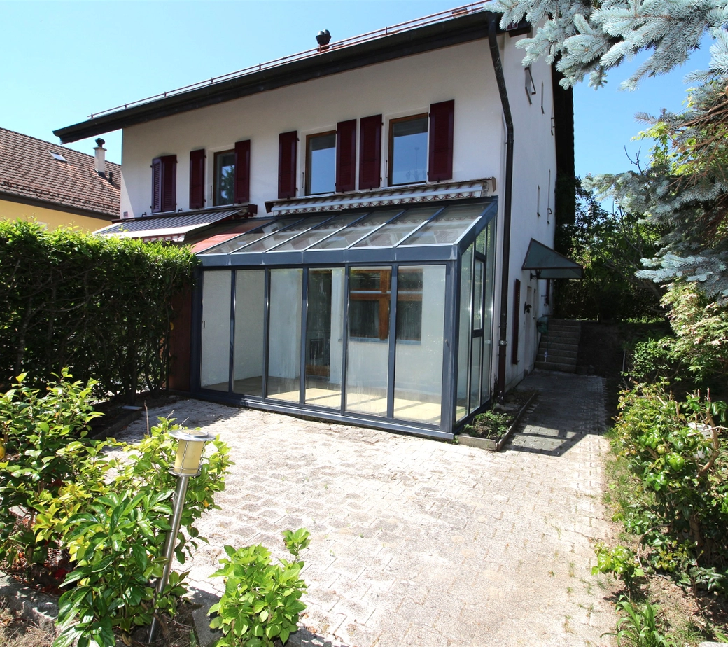 Charmante villa jumelle avec jardin