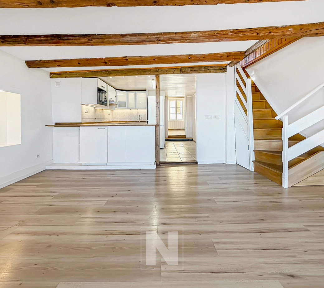 Orbe, maison mitoyenne d'environ 215 m2 composée de deux logements