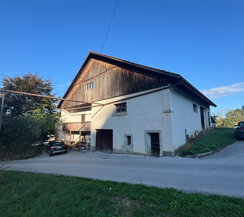 Magnifique Ferme Avec Box A Chevaux Et Plus De 2'900 Mètre Carrés De Terrain