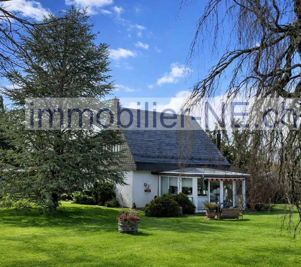 Villa individuelle avec véranda, idéalement située avec grand jardin