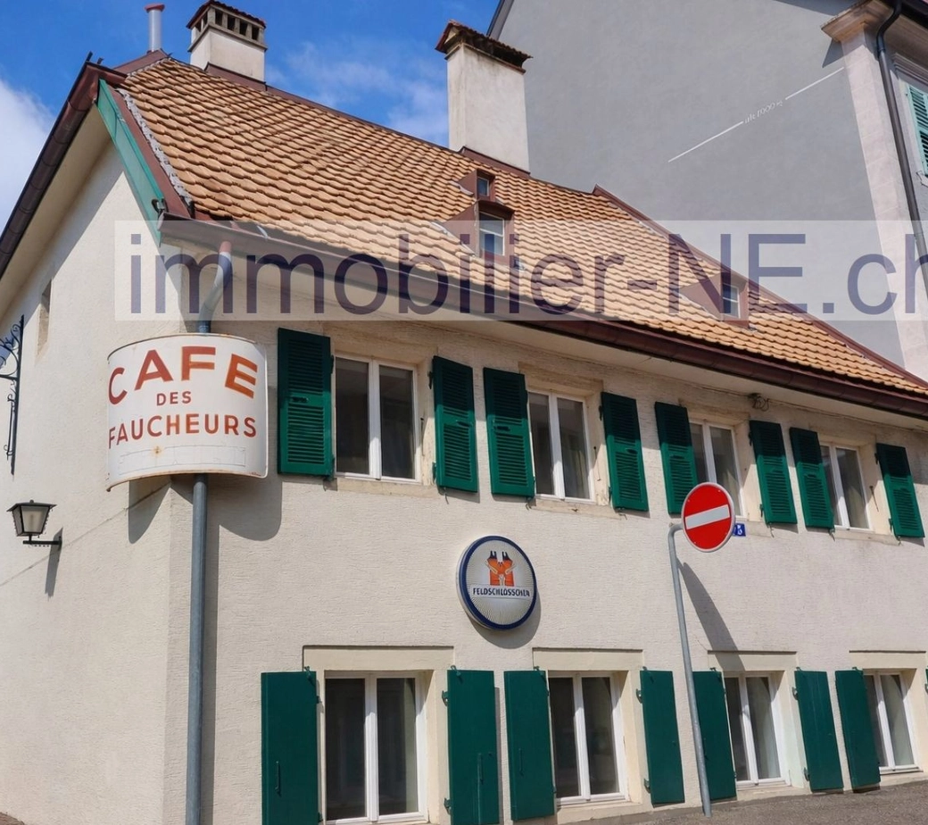 Maison idéalement située au centre-ville, abritant un restaurant connu sous l’enseigne « Le Faucheur »
