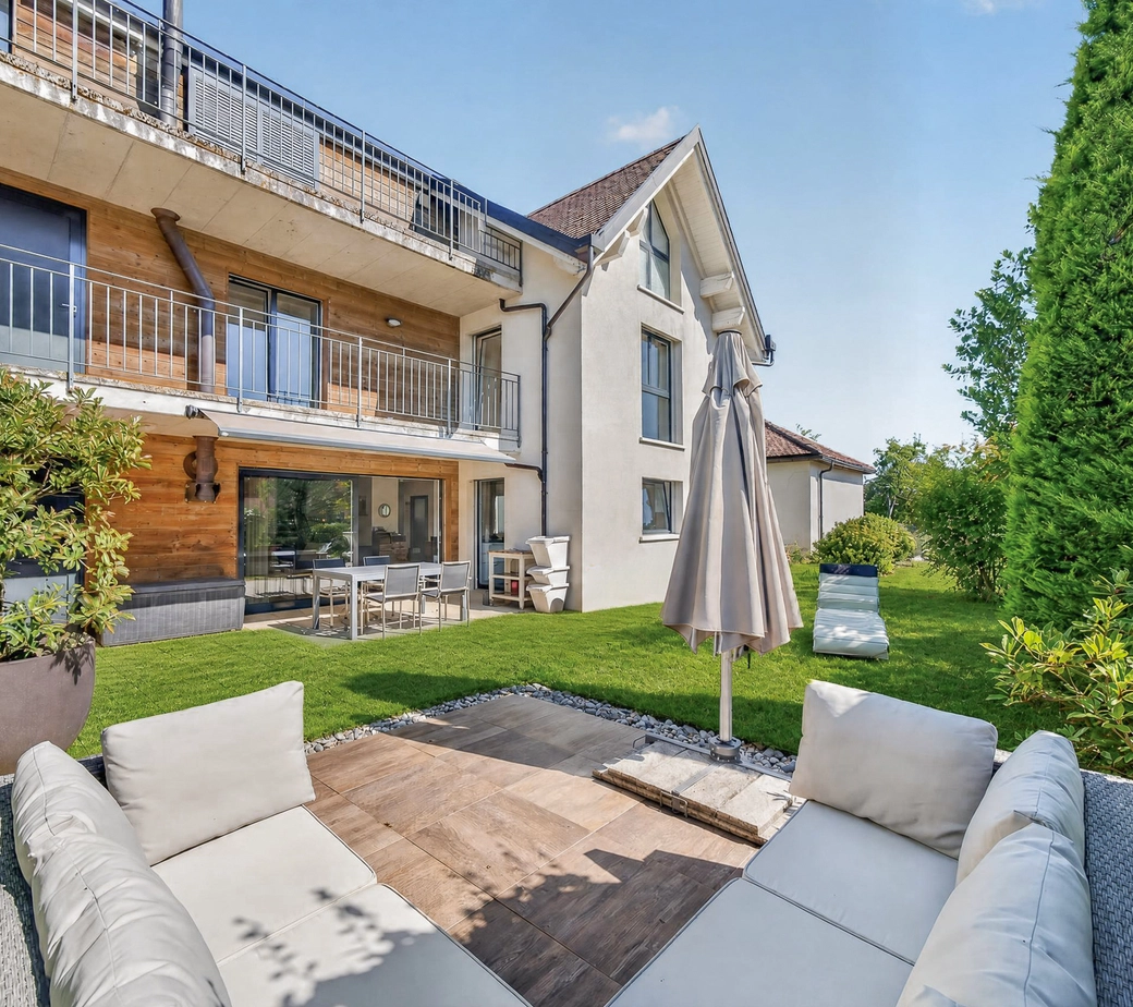 Appartement en duplex avec jardin et grand disponible, à 15 minutes de Lausanne