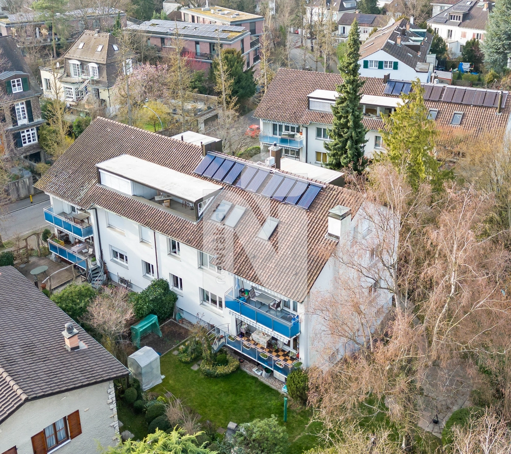 Reserviert: Familienfreundliche Gartenwohnung mit Balkon, eigenem Garten, Garagenbox und zusätzlichem Hobbyraum in bester Lage auf dem Bruderholz