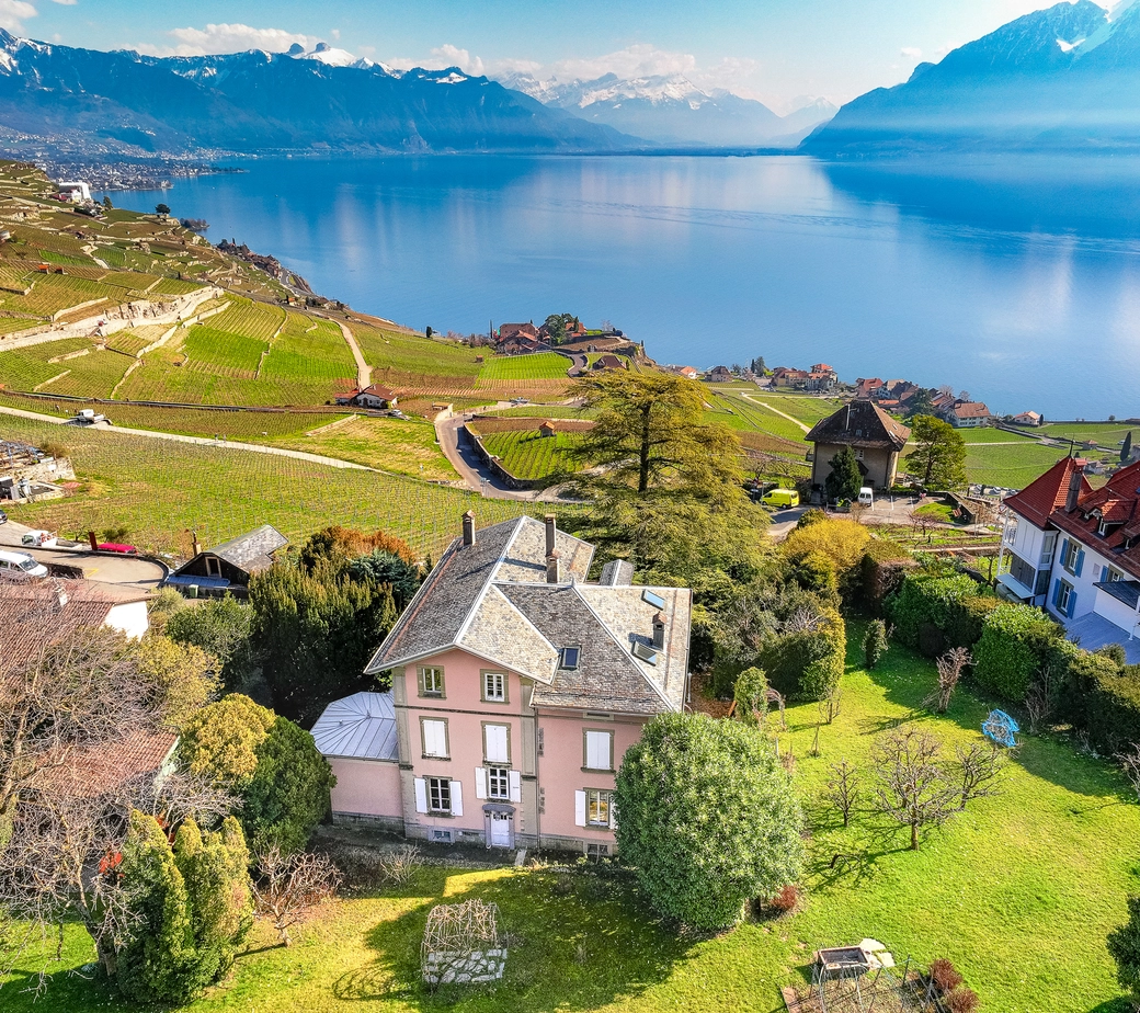 Maison de maître du 19ème siècle bordant les vignes de Lavaux