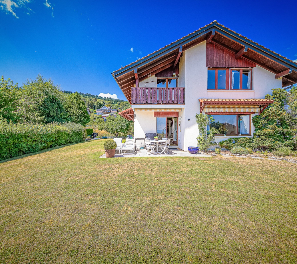 Jolie Maison à Arzier-Le Muids avec échappées sur le lac!