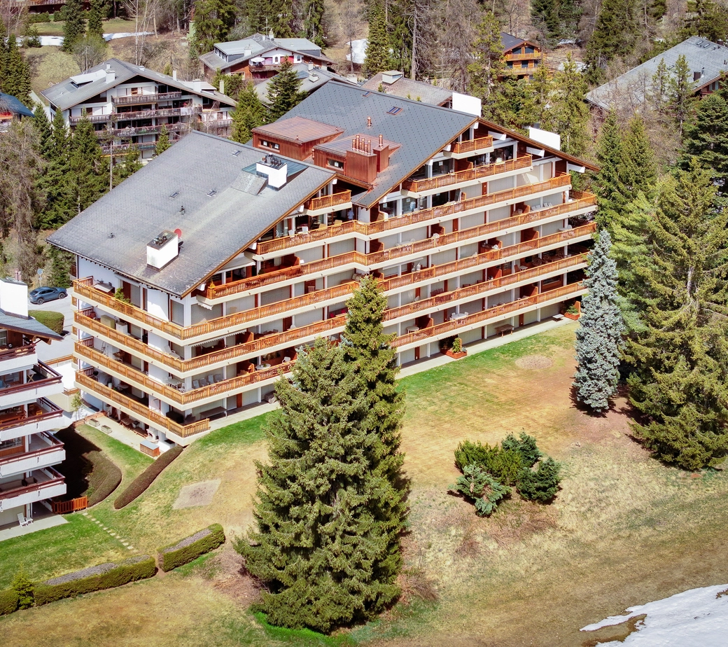 Attique d'exception avec vue panoramique sur le Golf et les Alpes