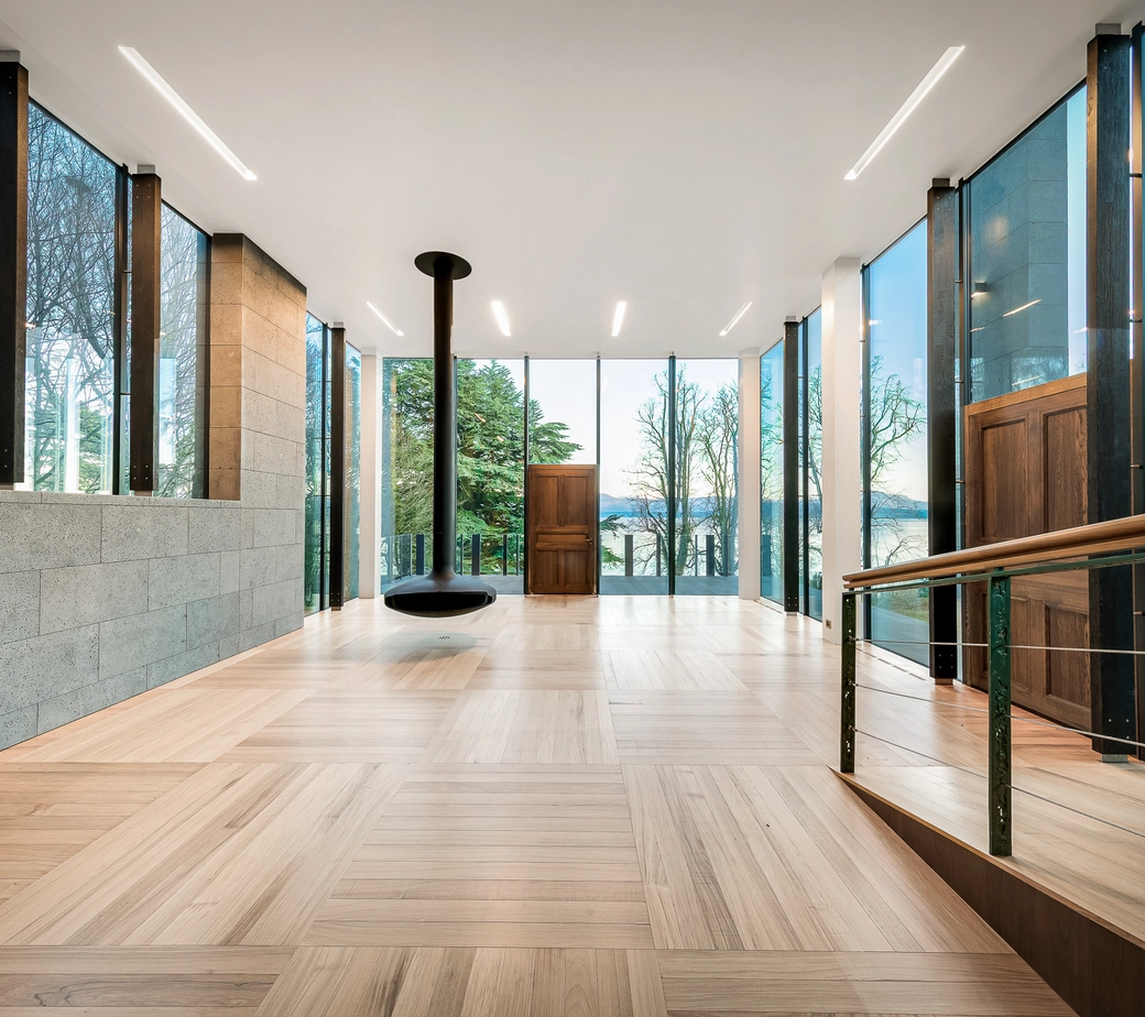 Exceptionnelle villa d’architecte pieds dans l’eau