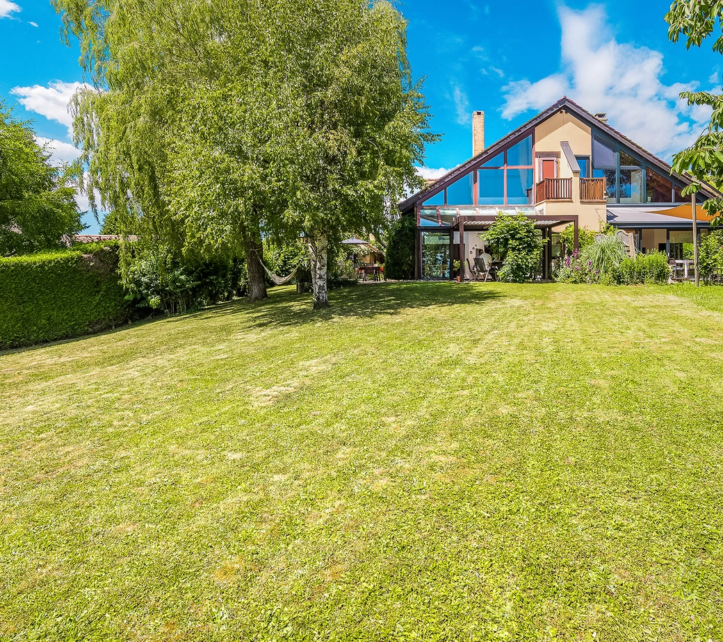 Villa Jumelle avec Jardin de Charme à Jouxtens-Mézery