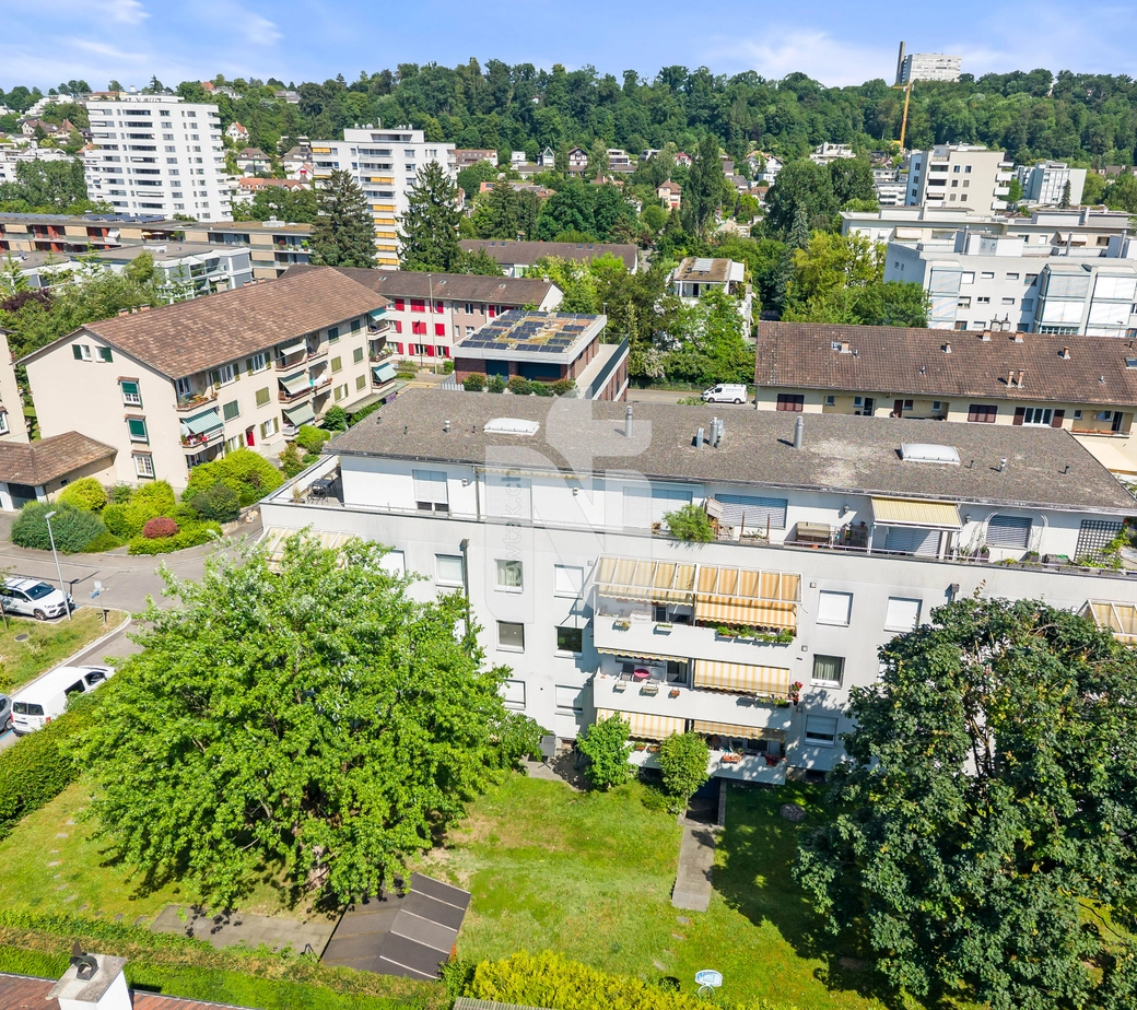 Familienfreundlich, sonnig und gepflegt mit zwei Balkonen, Gartensitzplatz und Garage